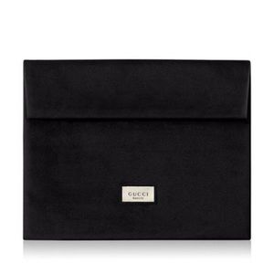 Gucci beauty velvet pouch/bag